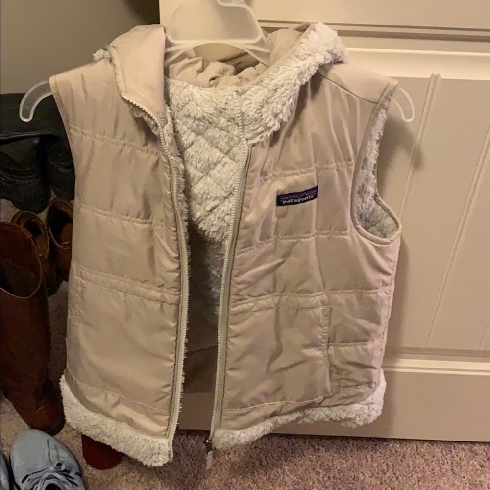 Reversible Patagonia women’s Small vest with hood